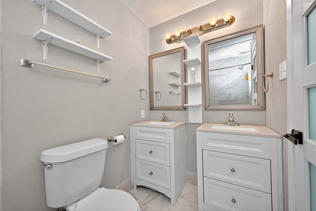 Building Photo - 8203 Huntermoor Cir