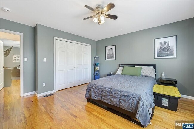 Building Photo - 260 Garibaldi Ave