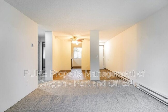 Building Photo - 14206 NE Sandy Blvd