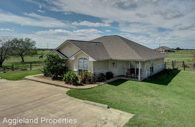 Building Photo - 3 br, 2.5 bath House - 1261 Flying Ace Circle