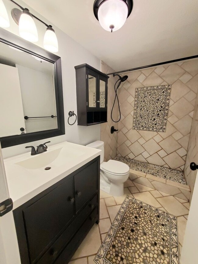 Building Photo - Desirable Ground Floor Waikele Unit!