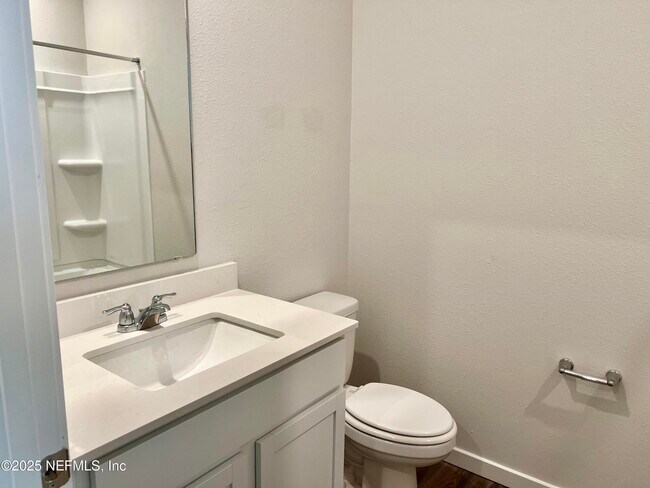 Building Photo - 14750 Cashew Ave