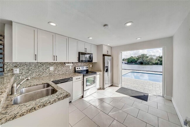 Building Photo - 5900 N Farragut Dr