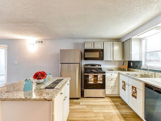 Building Photo - 9830 Grace Dr