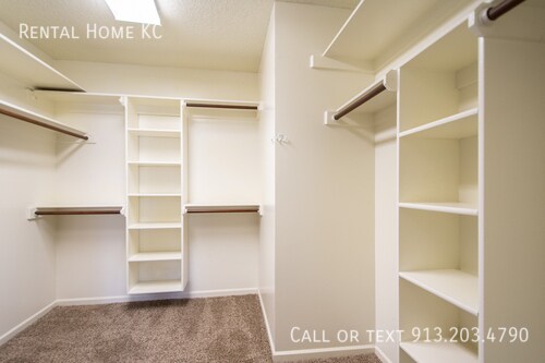 Building Photo - 5908 Brittany St