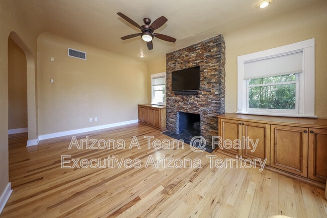 Building Photo - 2221 1st St