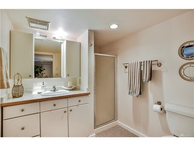 Building Photo - 4022 59th Ave SW