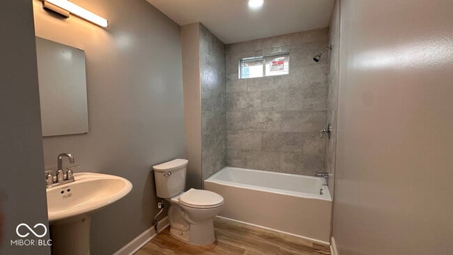 Building Photo - 1107 E Mulberry St