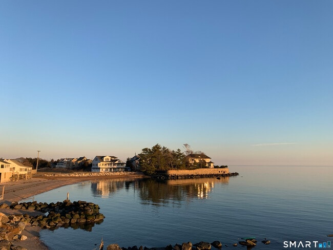 Building Photo - 49 Circle Beach Rd