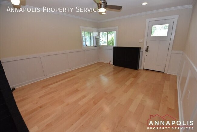 Building Photo - 1204 Breitwert Ave