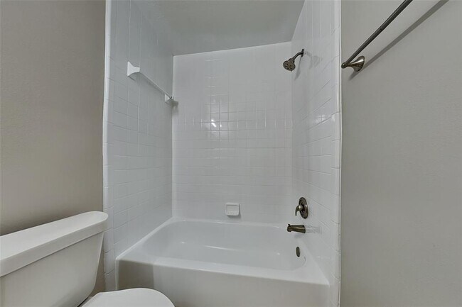 Building Photo - 22210 Summer Breeze Ln