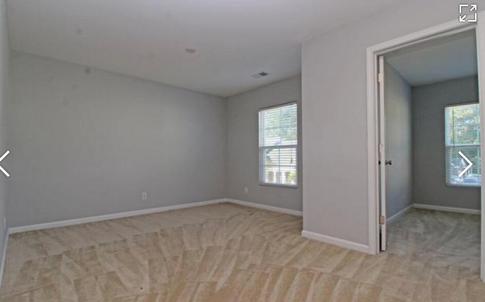 Building Photo - 332 Fox Ridge Ln