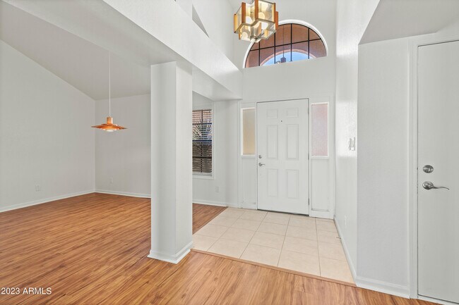 Building Photo - 10956 N 111th St