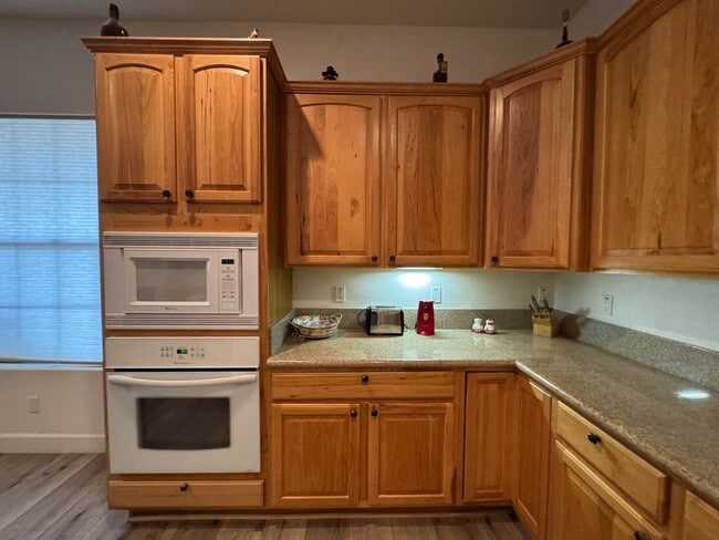 Building Photo - 3111 Esmeralda Dr