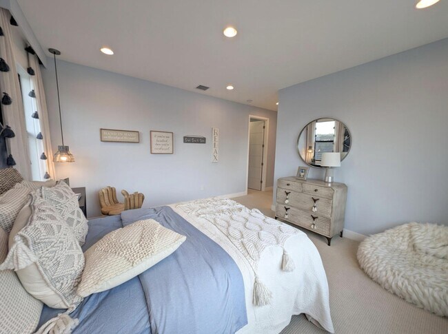 Building Photo - 17299 Pagoda Palms Dr