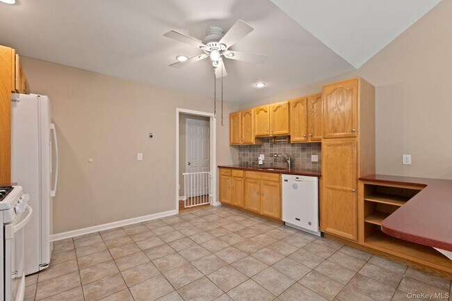 Building Photo - 19 Rockledge Rd
