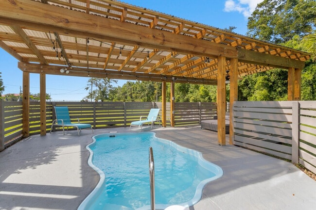 Building Photo - 139 Brady Dr