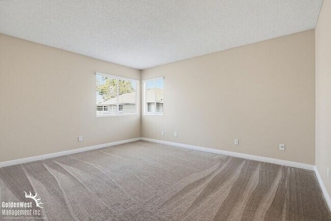 Building Photo - Comfortable 3Bdm 2Ba Condo in Oceanside!