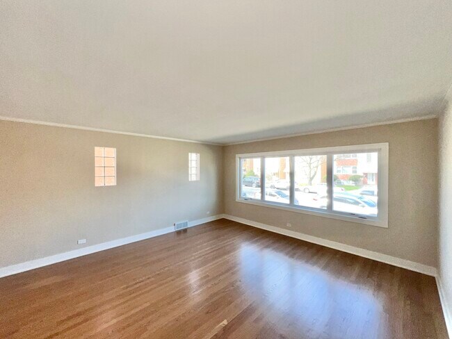 Building Photo - 5547 N Central Ave