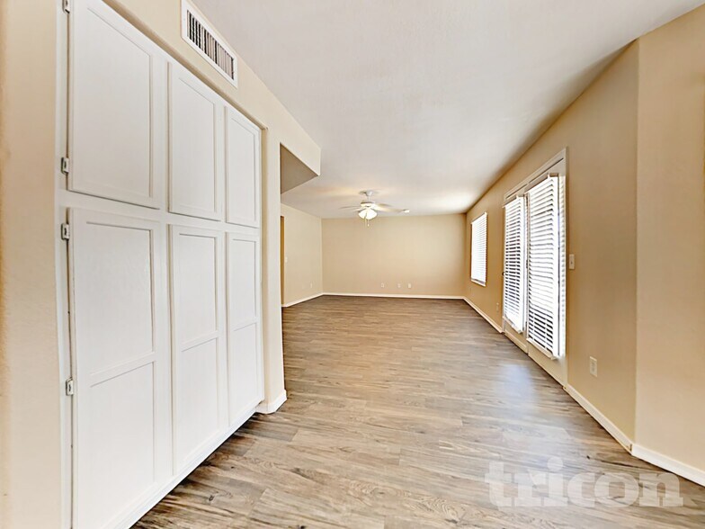 Building Photo - 8668 W Hubbell St