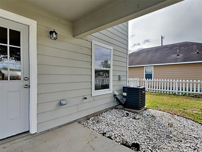 Building Photo - 5003 Hauna Ln