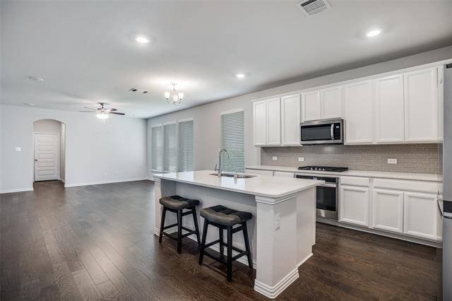 Building Photo - 1224 W Yarrow Ave