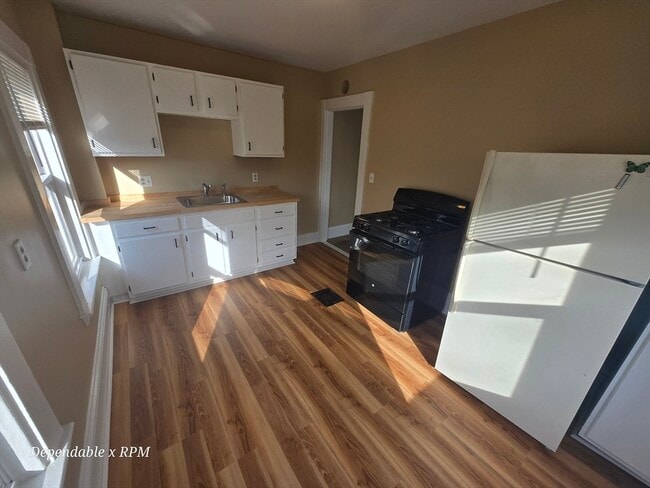 Building Photo - 234 Nahatan St