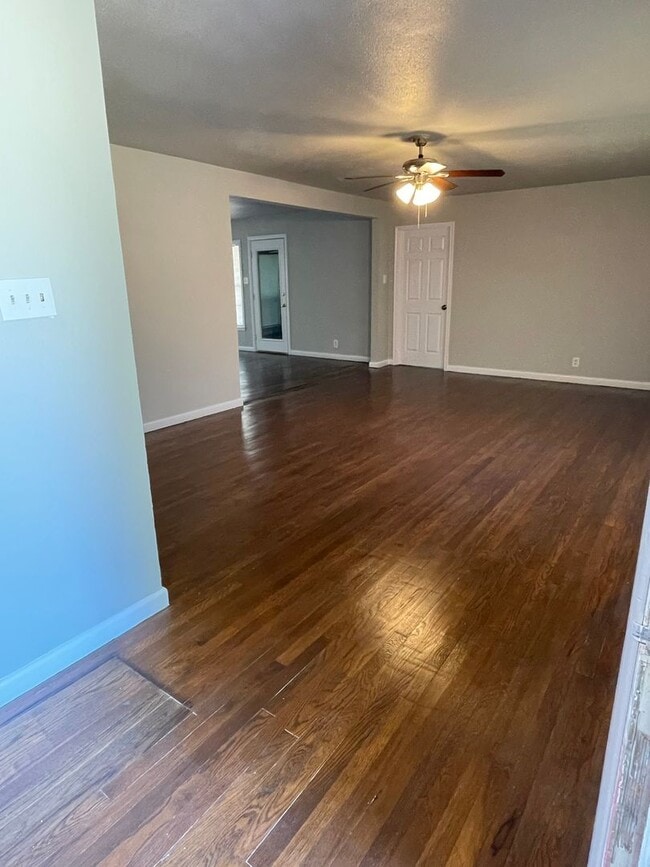 Building Photo - 2 BEDROOM 2 BATHROOM HOUSE BY UNT