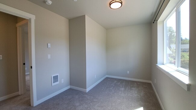 Building Photo - 3111 E Camellia Way