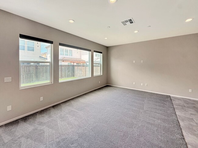 Building Photo - Charming 4BR/3BA Two-Story house with Atta...