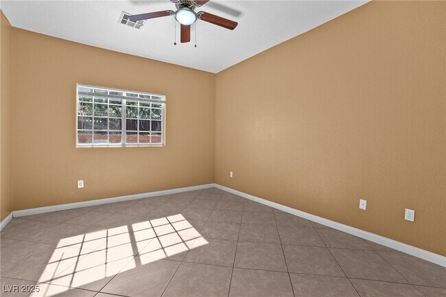 Building Photo - 4730 E Craig Rd