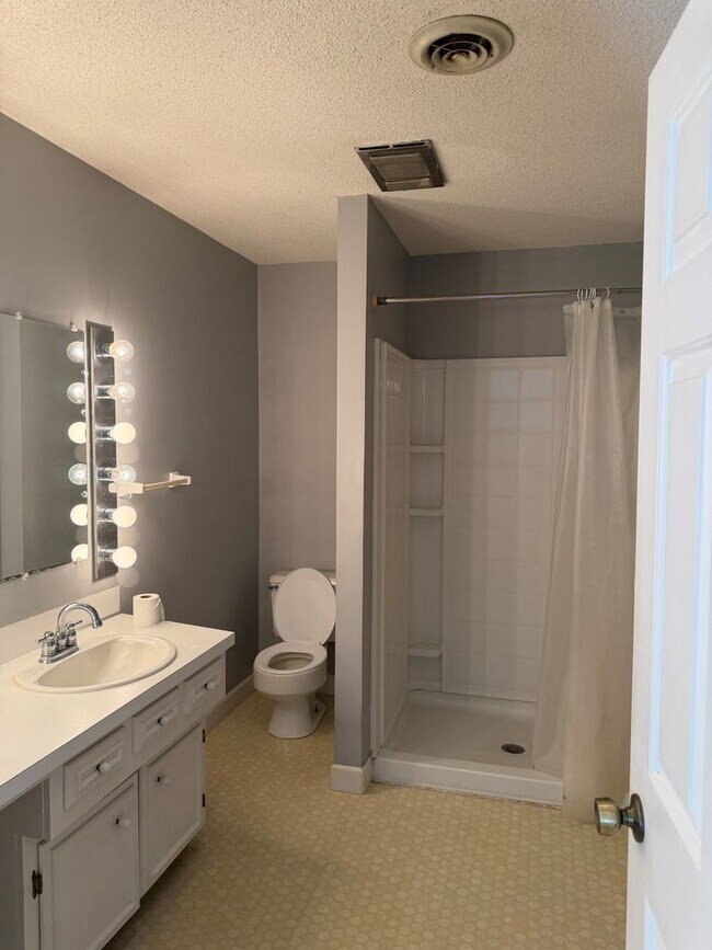Building Photo - 105 Demille Dr