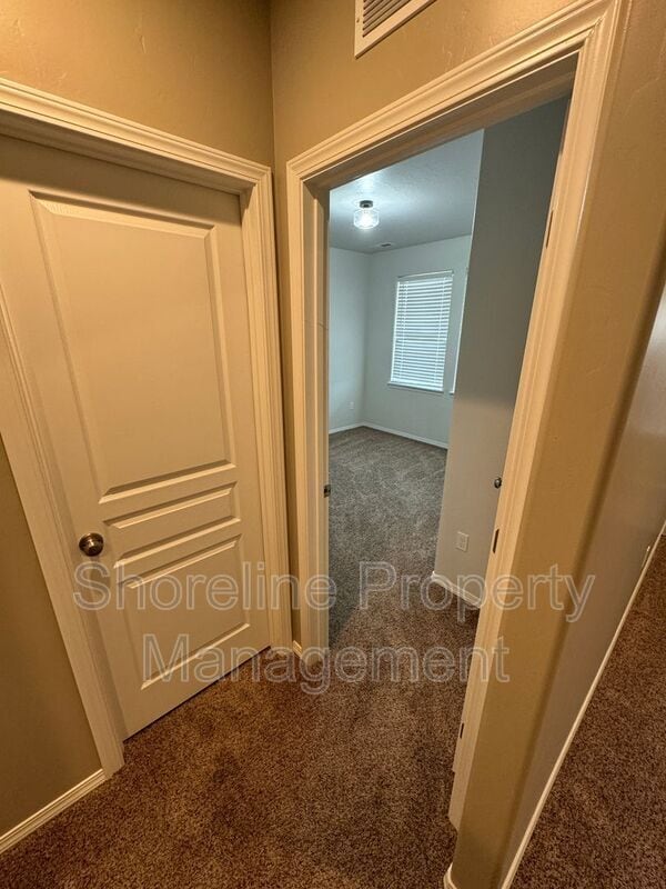 Building Photo - 511 Diamond Lake St