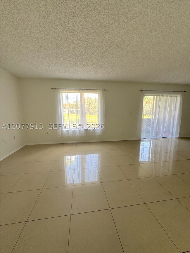 Building Photo - 3252 Coral Lake Dr