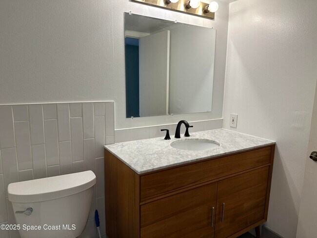 Building Photo - 56 Emerald Ct