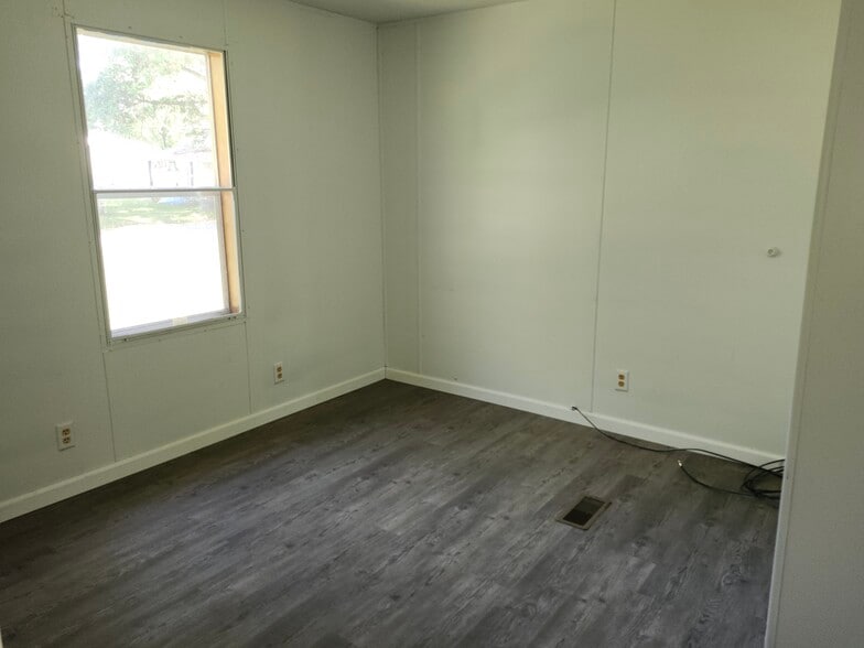 Building Photo - 3 Arrows Est