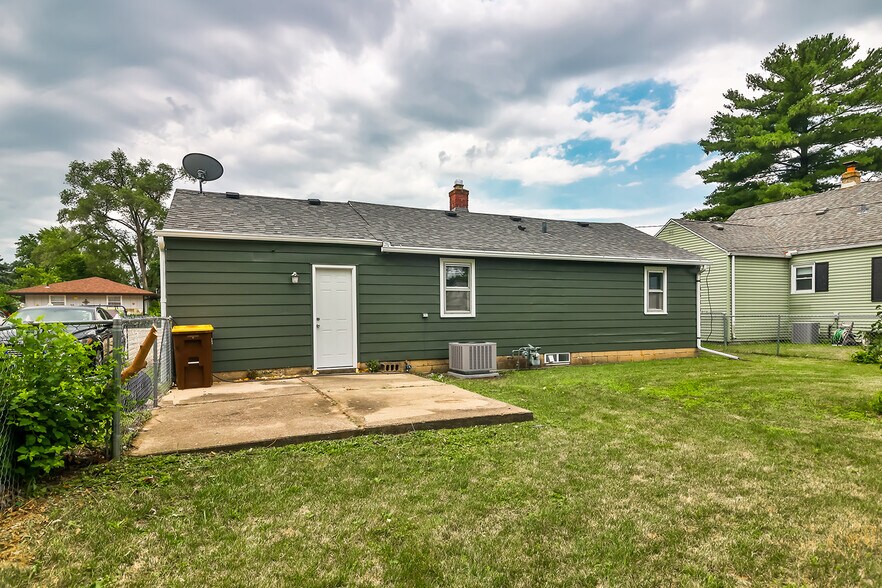 Building Photo - 706 Wood Ave