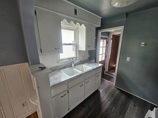 Building Photo - Spacious 3-Bedroom, 2-Bath South Euclid Home!
