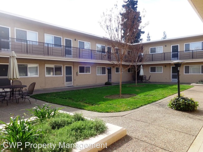 Courtyard - Stoakes Apartments