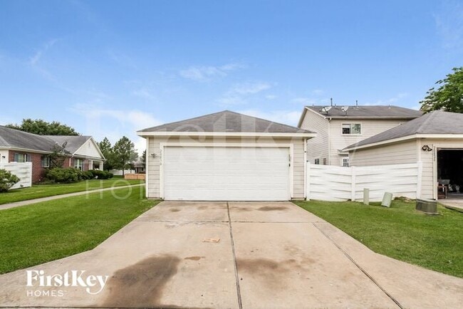 Building Photo - 20830 Settlers Lake Cir N