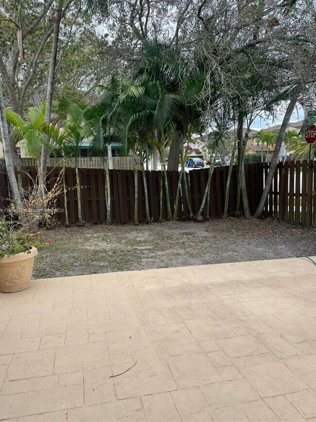Building Photo - 977 SW 153rd Path