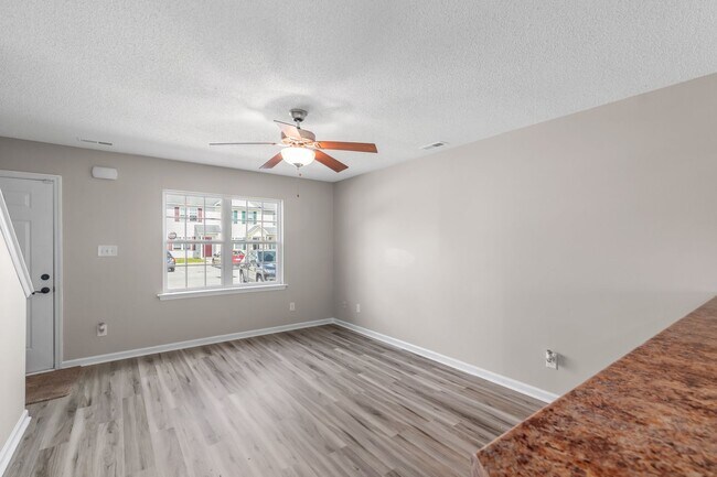 Building Photo - Charming 2-Bedroom 2.5-Bathroom Townhouse with Fenced Yard