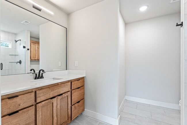 Building Photo - 491 S Happy Hollow Rd