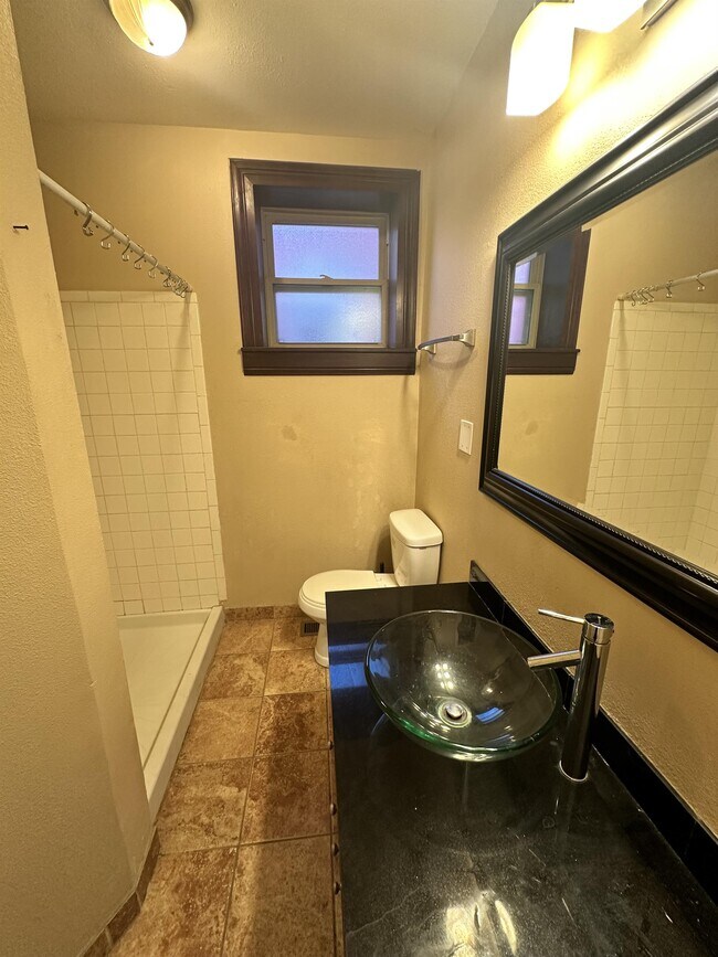 Building Photo - 2065 Emerson St