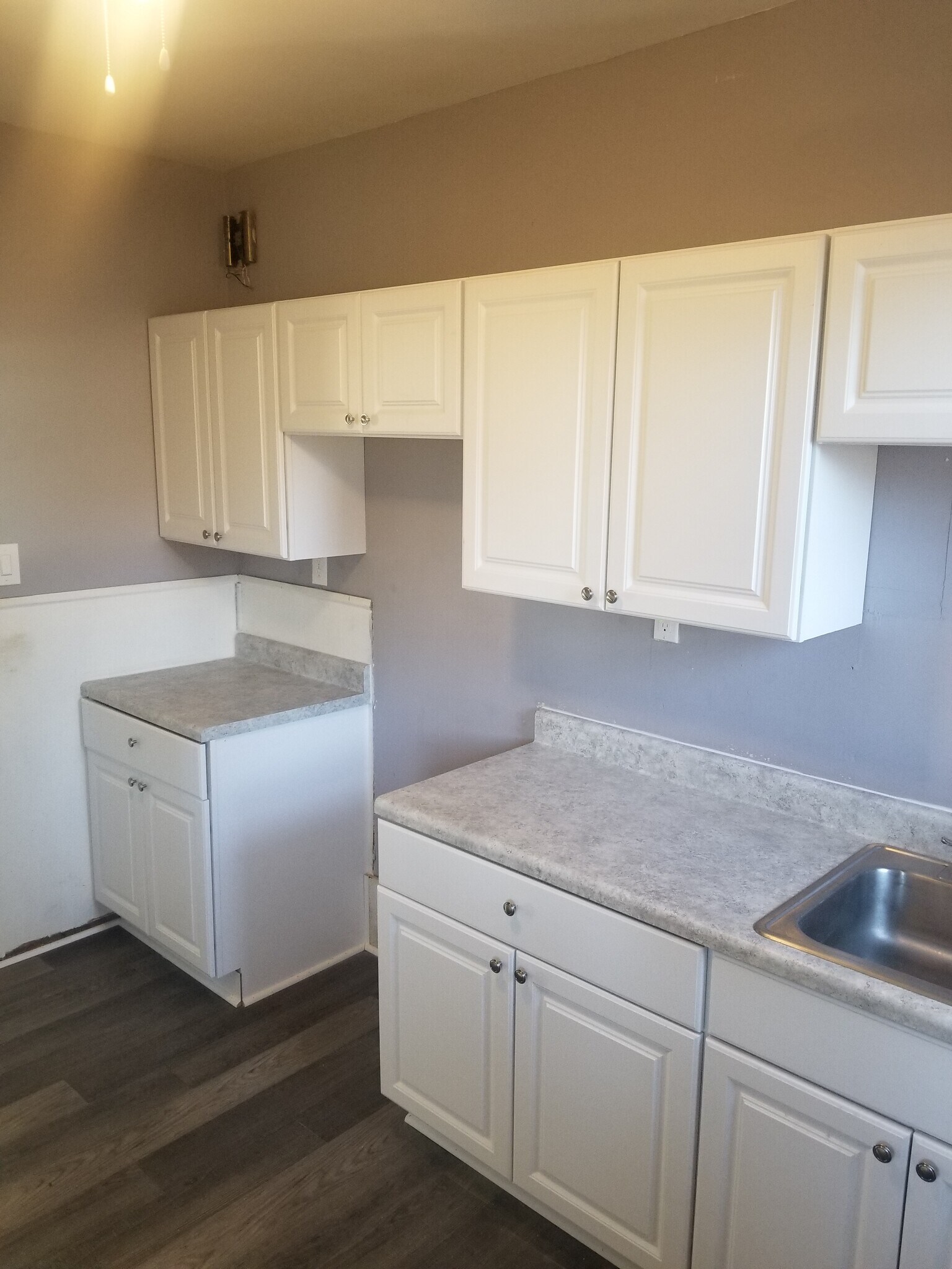 Kitchen 2 - 3808 W 8th St