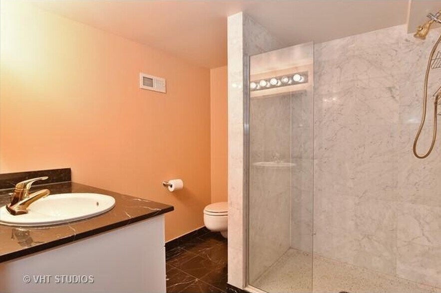 Lower Level Bathroom - 1622 N Sedgwick St