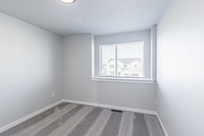 Building Photo - BRAND NEW 4 Bed 2.5 Bath Home