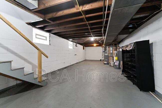 Building Photo - 4704 Broadway St