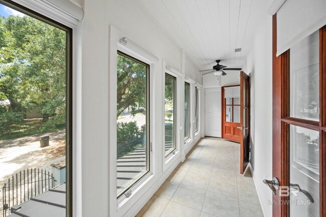 Building Photo - 491 Pine Ave