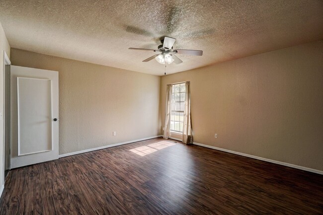 Building Photo - Updated 3-Bedroom Home in SE Edmond with S...